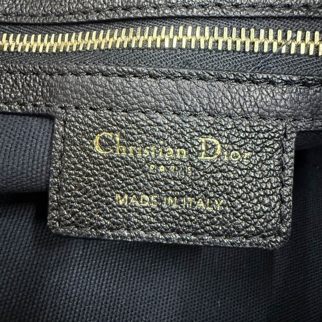 Dior M2846 Medium Dior Voyage Bag Black Flat Macrocannage Grained Calfskin