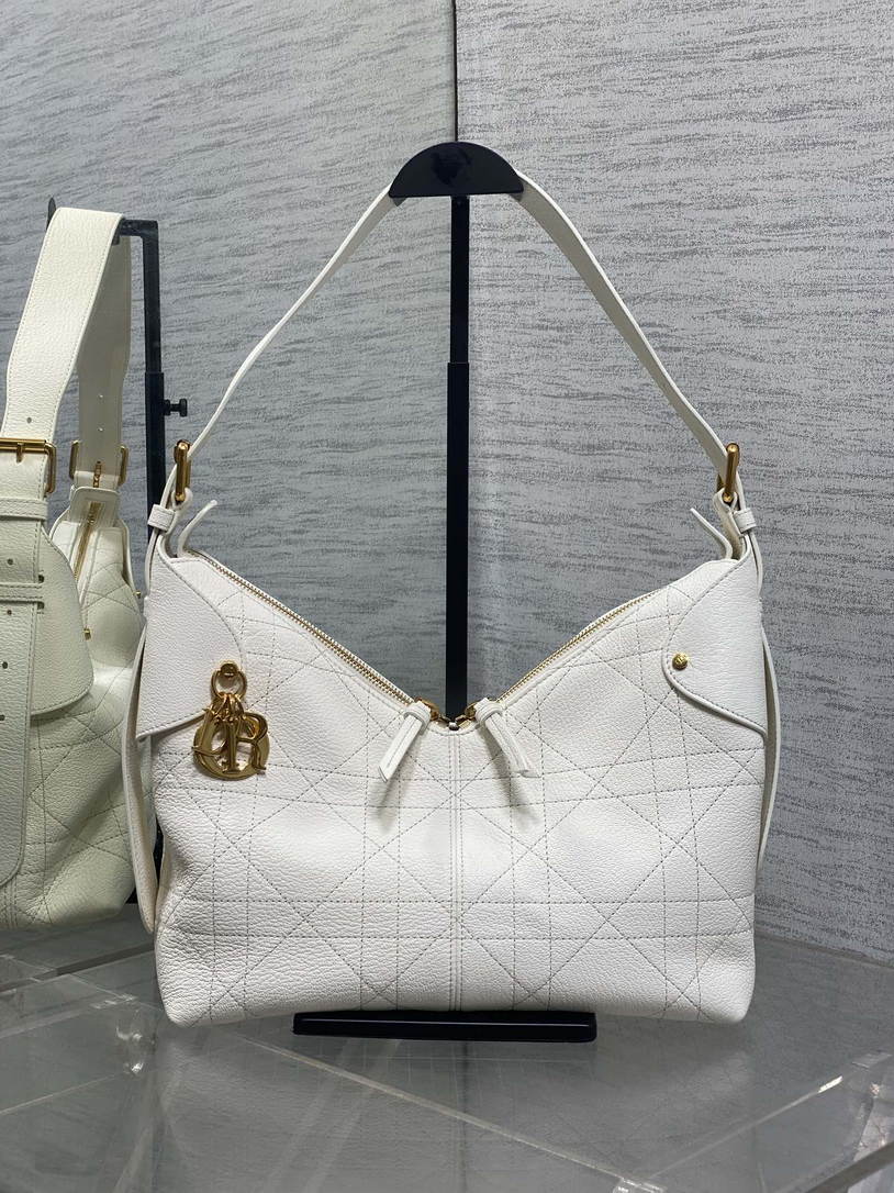 Dior M2846 Medium Dior Voyage Bag White Flat Macrocannage Grained Calfskin