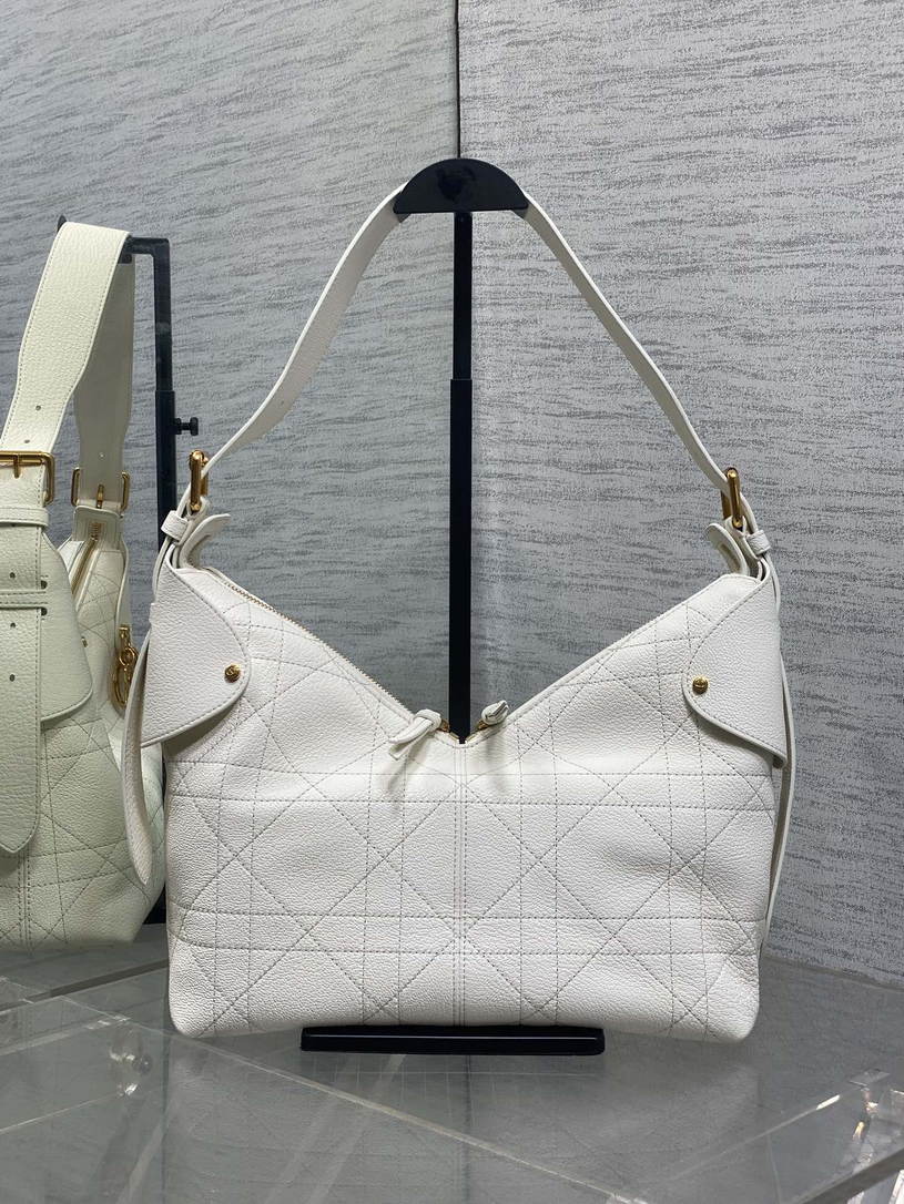 Dior M2846 Medium Dior Voyage Bag White Flat Macrocannage Grained Calfskin