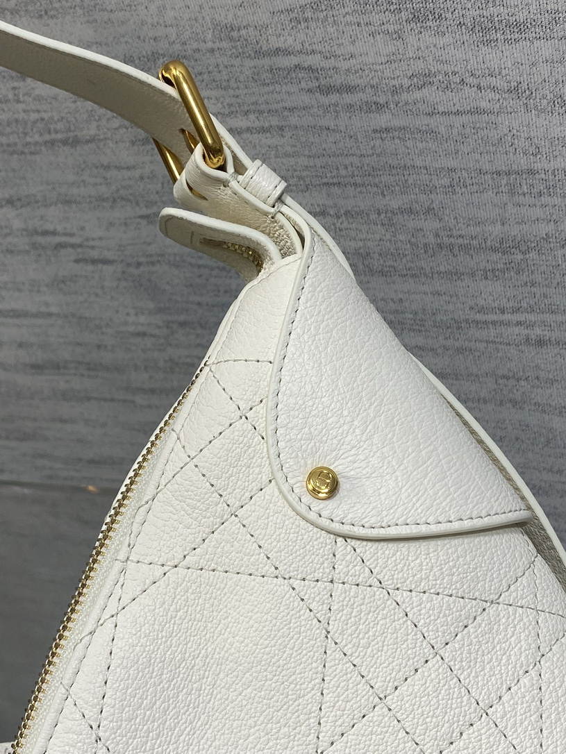 Dior M2846 Medium Dior Voyage Bag White Flat Macrocannage Grained Calfskin