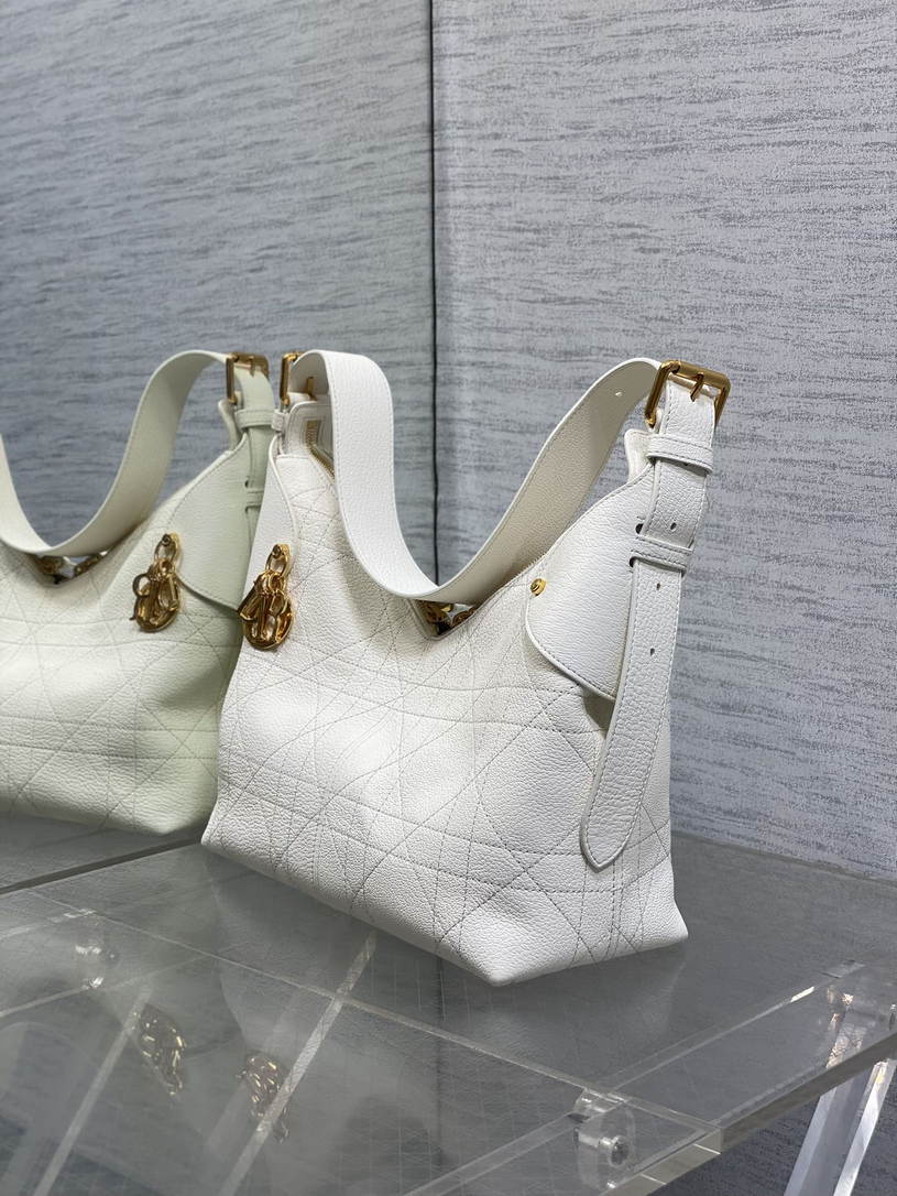Dior M2846 Medium Dior Voyage Bag White Flat Macrocannage Grained Calfskin