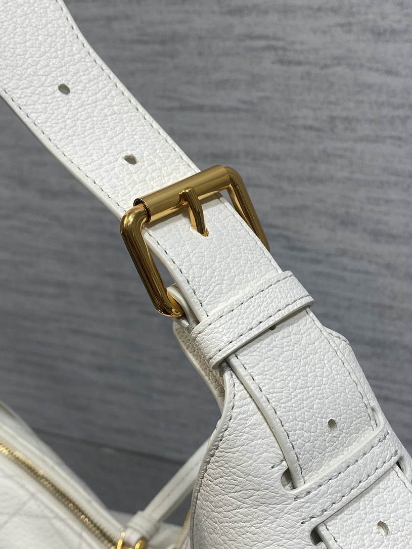 Dior M2846 Medium Dior Voyage Bag White Flat Macrocannage Grained Calfskin