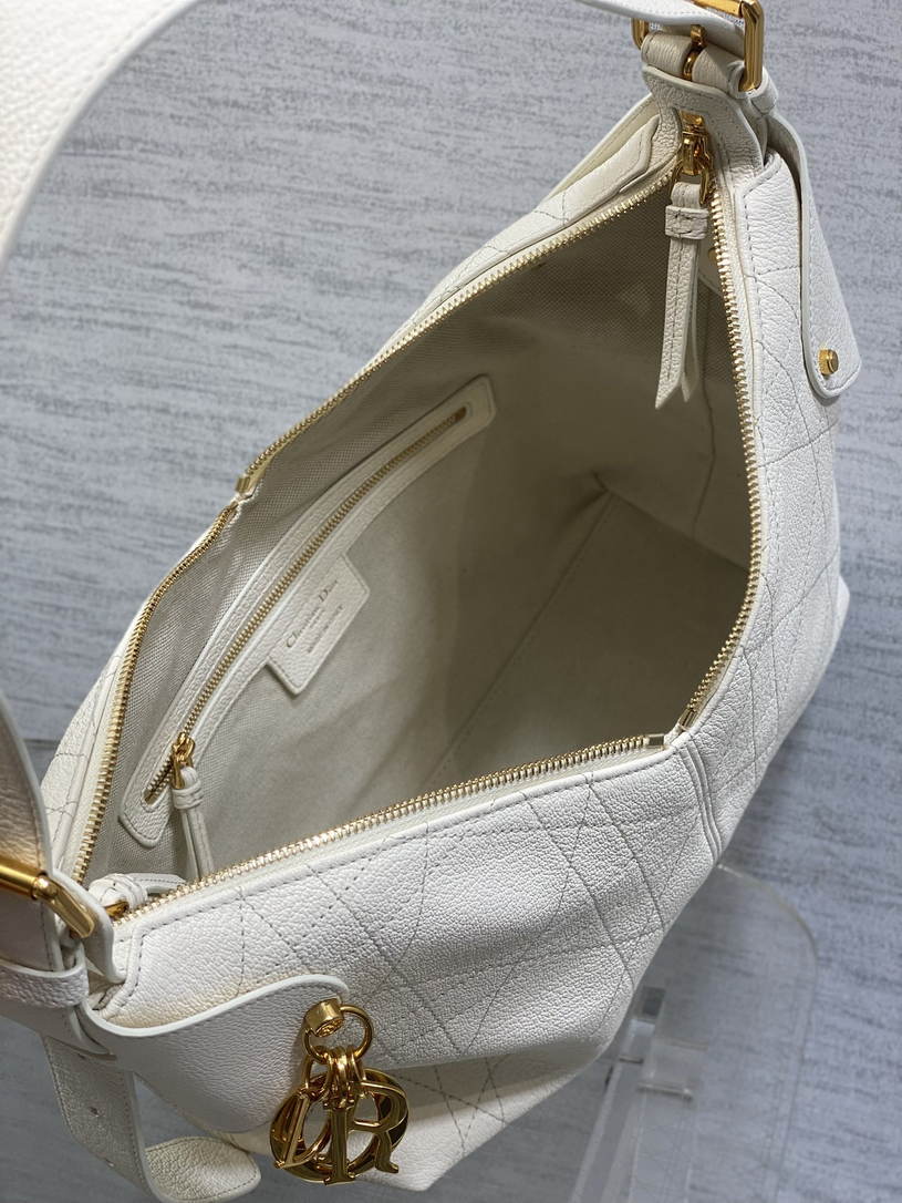Dior M2846 Medium Dior Voyage Bag White Flat Macrocannage Grained Calfskin