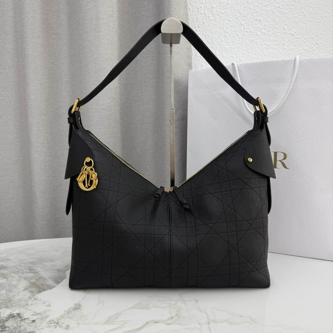 Dior M2847 Large Dior Voyage Bag Black Flat Macrocannage Grained Calfskin Black