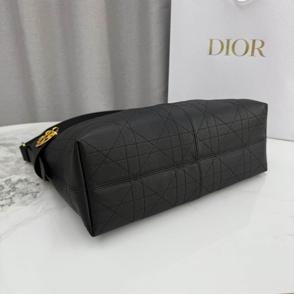 Dior M2847 Large Dior Voyage Bag Black Flat Macrocannage Grained Calfskin Black