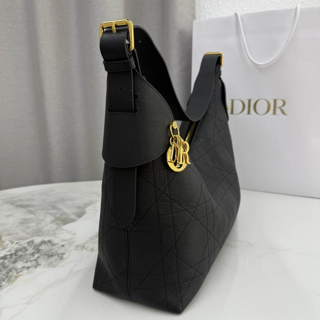 Dior M2847 Large Dior Voyage Bag Black Flat Macrocannage Grained Calfskin Black
