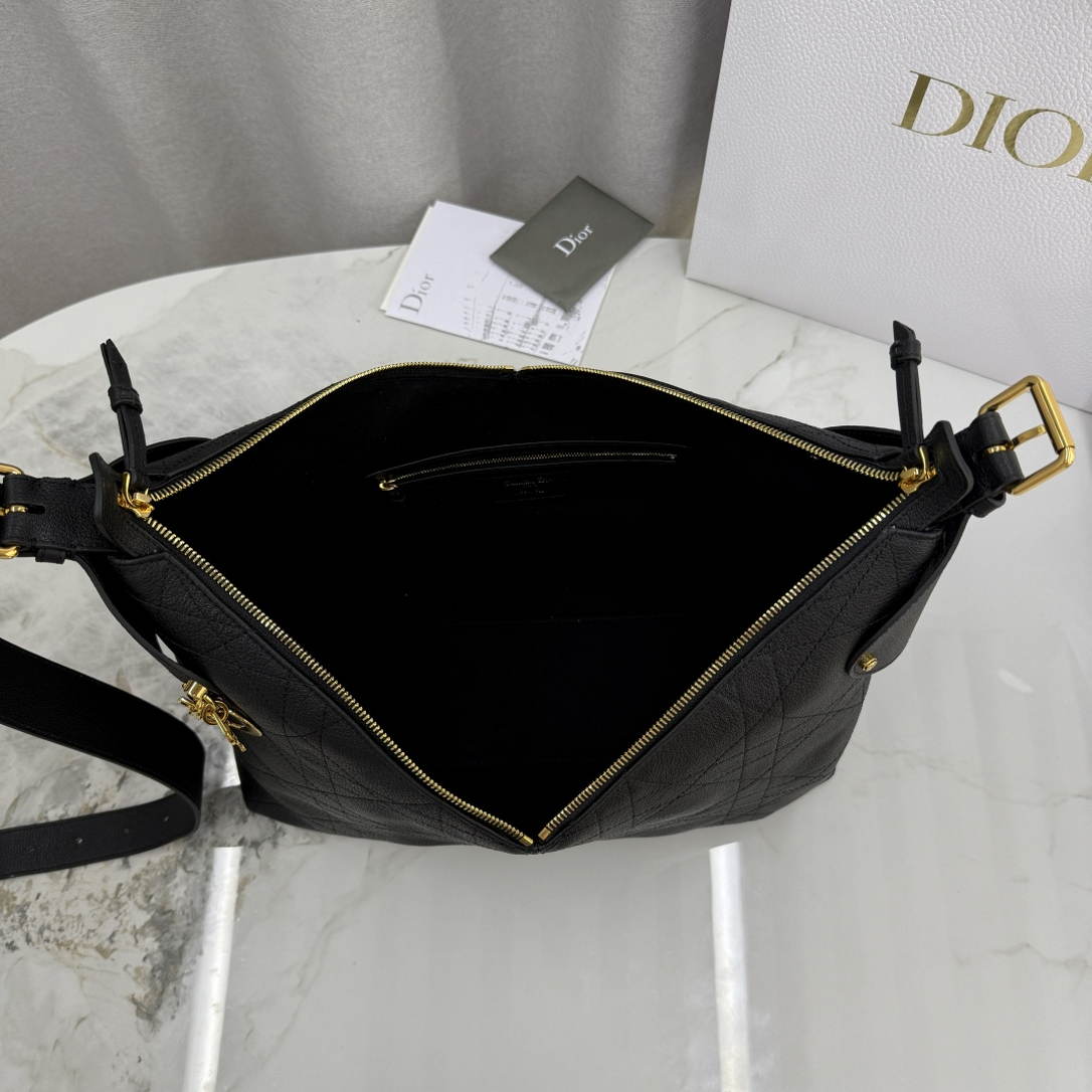 Dior M2847 Large Dior Voyage Bag Black Flat Macrocannage Grained Calfskin Black
