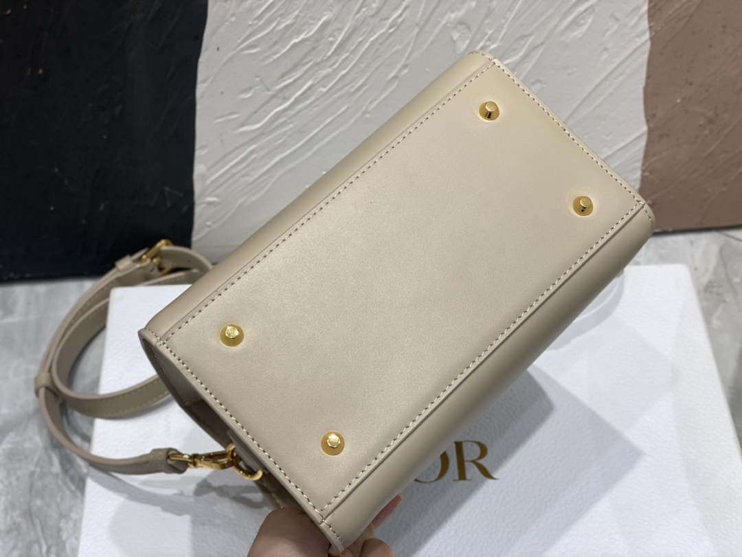 Dior M8671UBEQ_M900 Small Boston bag Beige box Calfskin