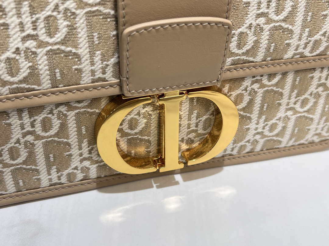 Dior M9208 30 Montaigne Bag with Chain Dior Oblique Jacquard and Natural Smooth Calfskin