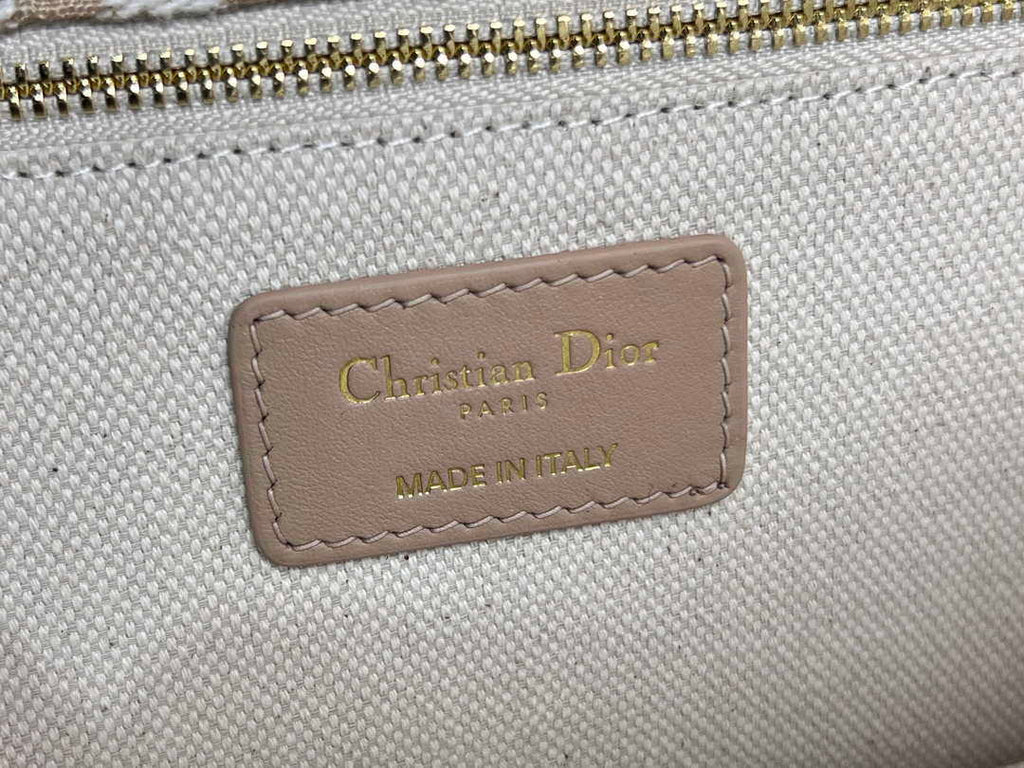 Dior M9208 30 Montaigne Bag with Chain Dior Oblique Jacquard and Natural Smooth Calfskin