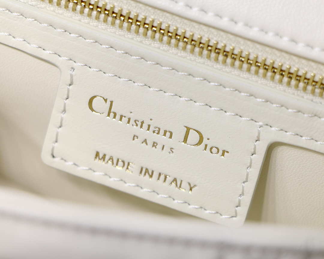 Dior M9241 Small Quilted Macrocannage Calfskin White