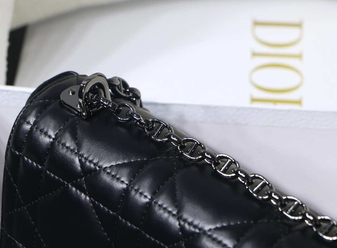 Dior M9242 Medium Quilted Macrocannage Calfskin Black