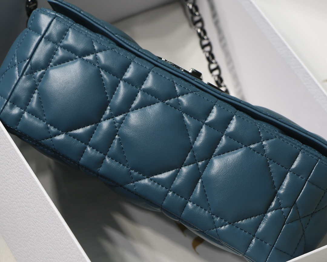 Dior M9242 Medium Quilted Macrocannage Calfskin Lake Blue