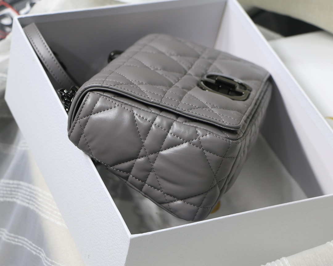 Dior M9242 Medium Quilted Macrocannage Calfskin Gray