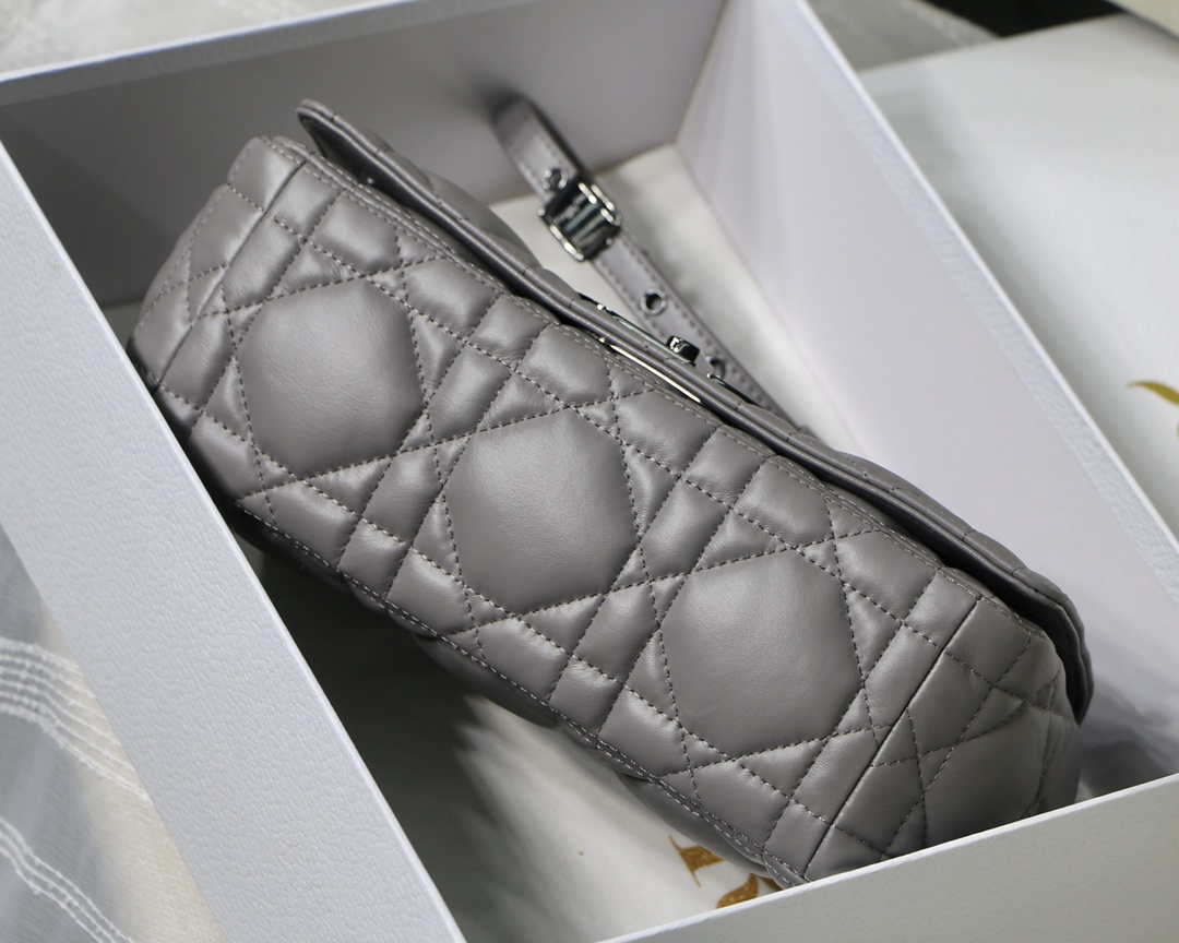 Dior M9242 Medium Quilted Macrocannage Calfskin Gray