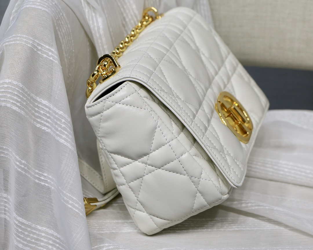 Dior M9242 Medium Quilted Macrocannage Calfskin White