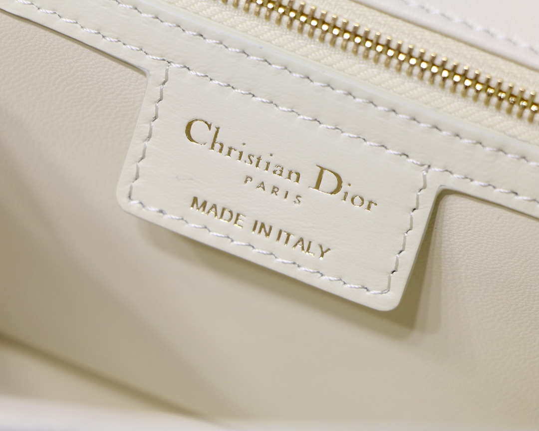 Dior M9243 Large Quilted Macrocannage Calfskin White with Gold Logo