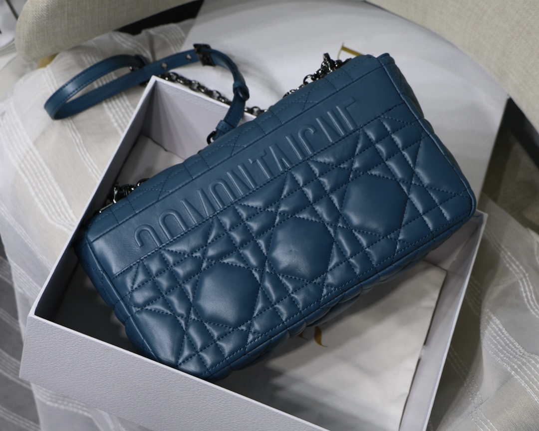 Dior M9243 Large Quilted Macrocannage Calfskin Blue