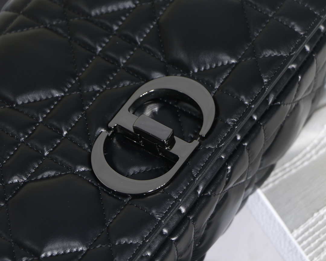 Dior M9243 Large Quilted Macrocannage Calfskin Black