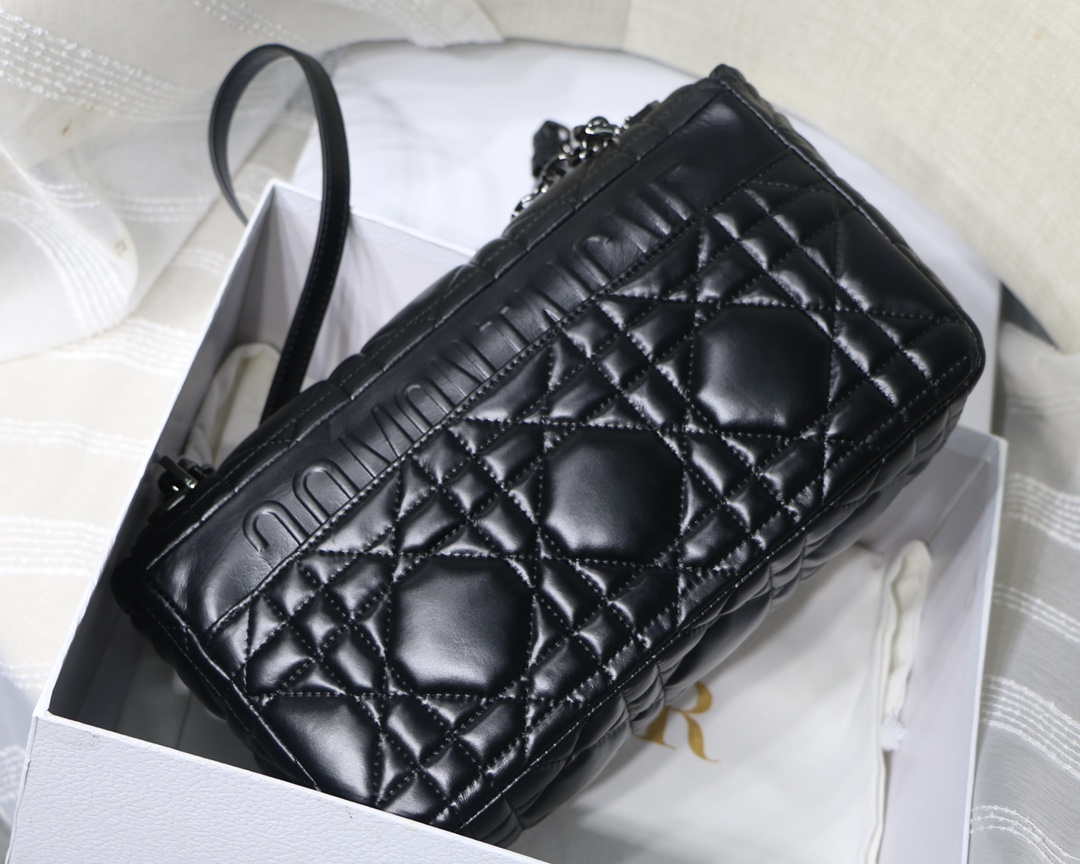 Dior M9243 Large Quilted Macrocannage Calfskin Black