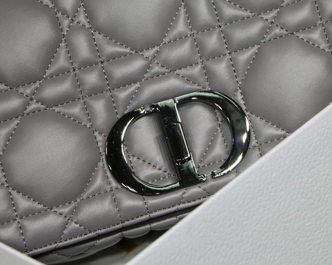 Dior M9243 Large Quilted Macrocannage Calfskin Gray
