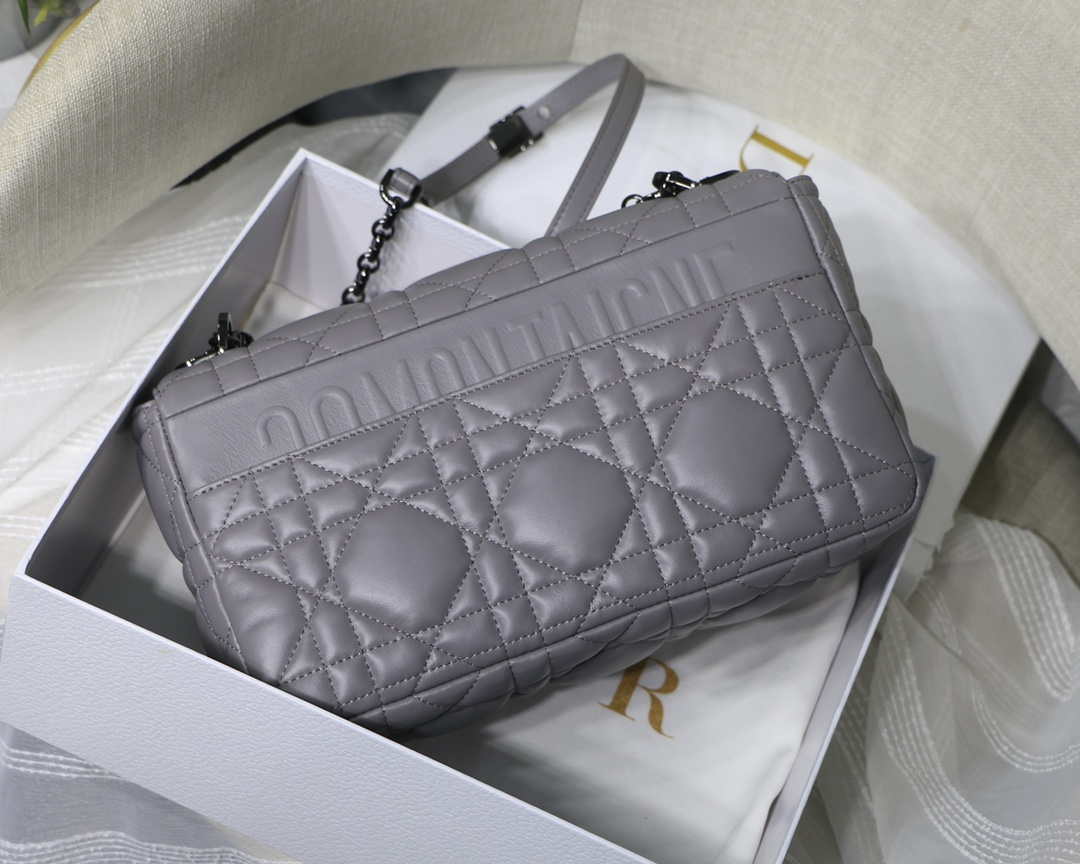 Dior M9243 Large Quilted Macrocannage Calfskin Gray