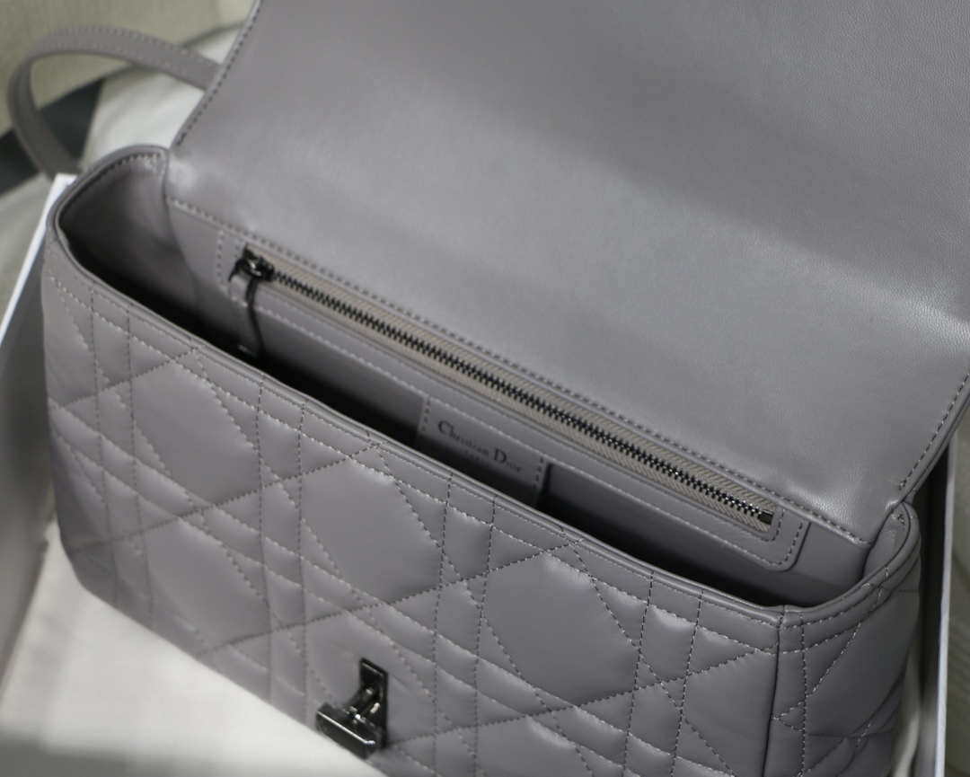 Dior M9243 Large Quilted Macrocannage Calfskin Gray