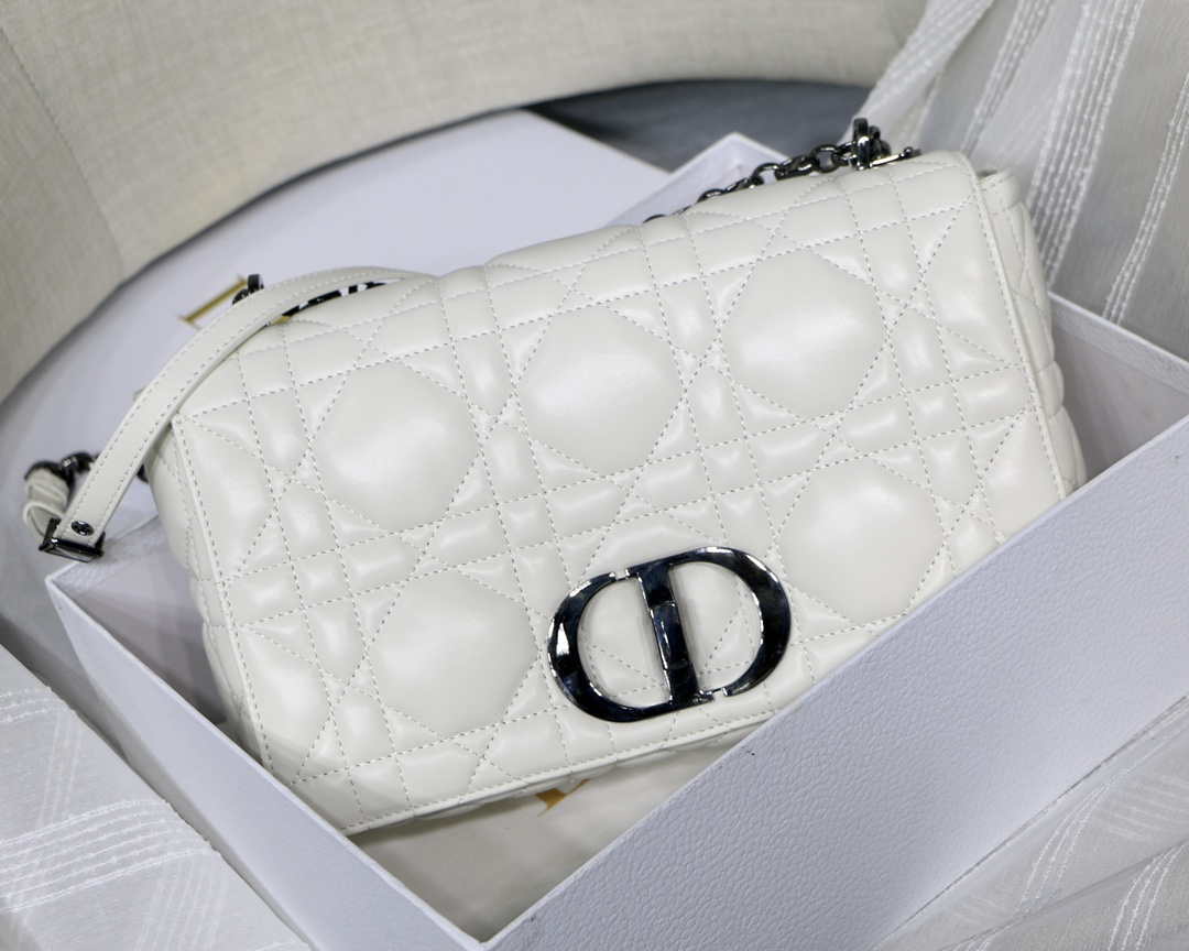 Dior M9243 Large Quilted Macrocannage Calfskin White with Black logo