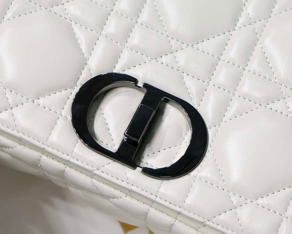 Dior M9243 Large Quilted Macrocannage Calfskin White with Black logo