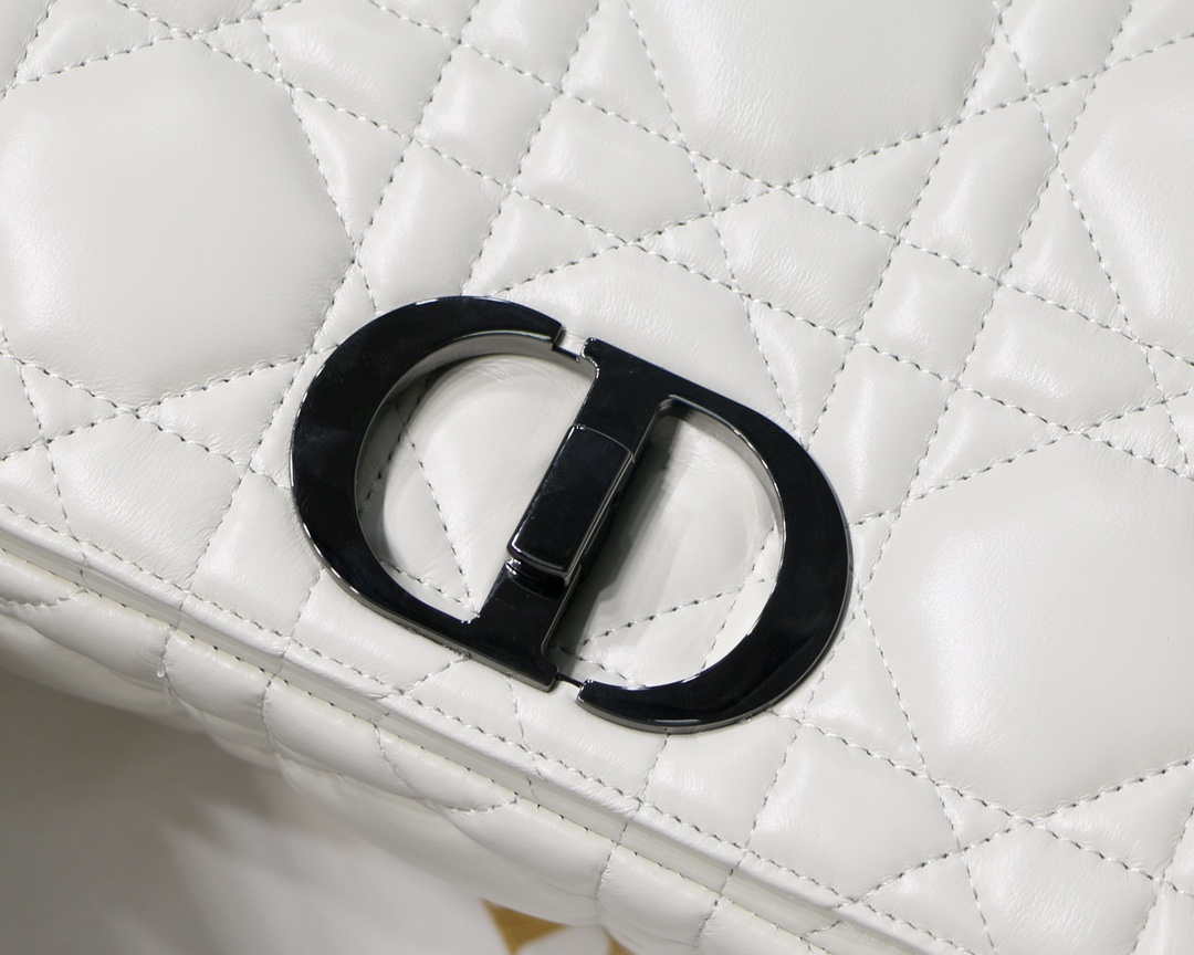 Dior M9243 Large Quilted Macrocannage Calfskin White with Black logo