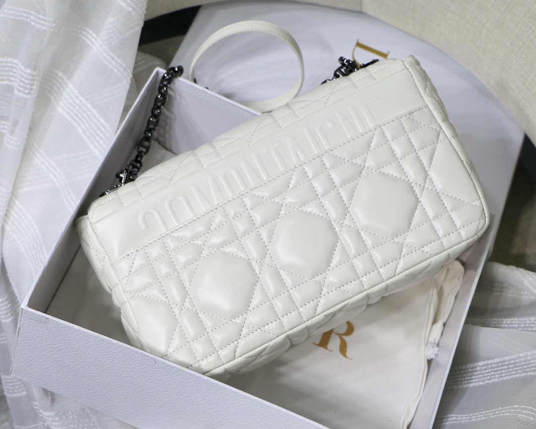 Dior M9243 Large Quilted Macrocannage Calfskin White with Black logo - Default Title - View 4