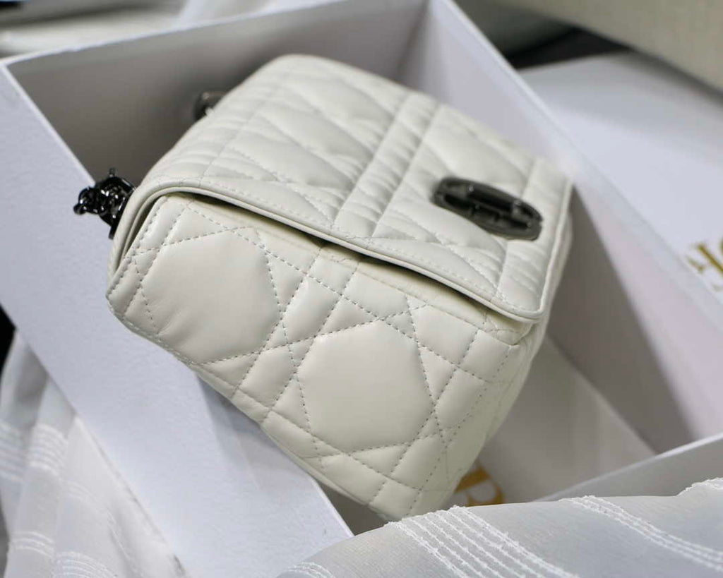 Dior M9243 Large Quilted Macrocannage Calfskin White with Black logo