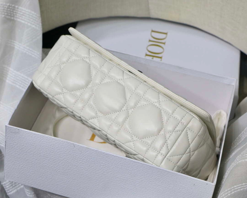 Dior M9243 Large Quilted Macrocannage Calfskin White with Black logo