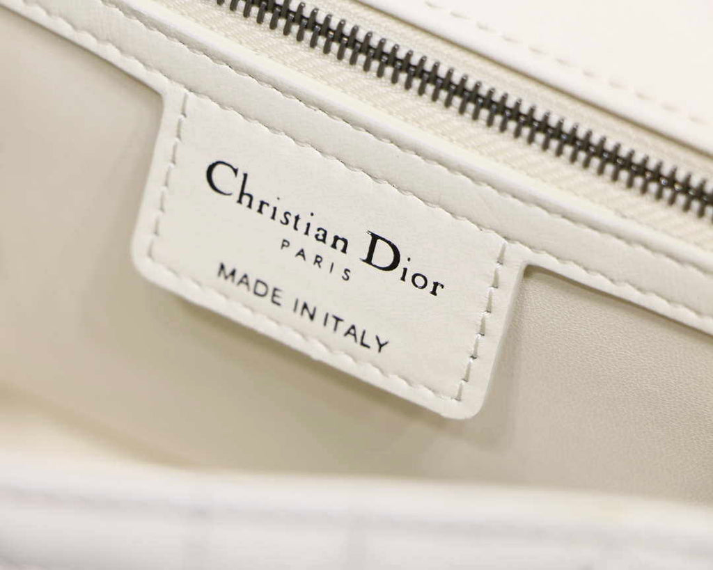 Dior M9243 Large Quilted Macrocannage Calfskin White with Black logo