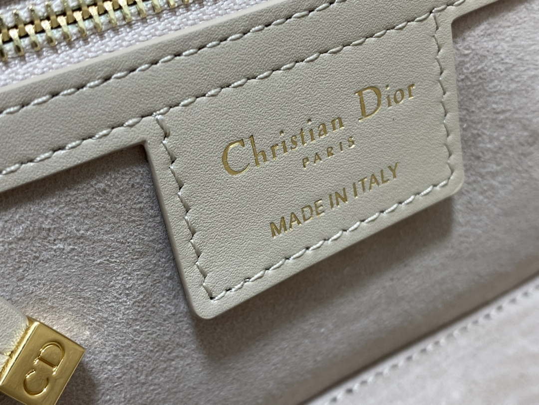 Dior M9260 30 Montaigne Avenue Bag Dusty Ivory Box Calfskin