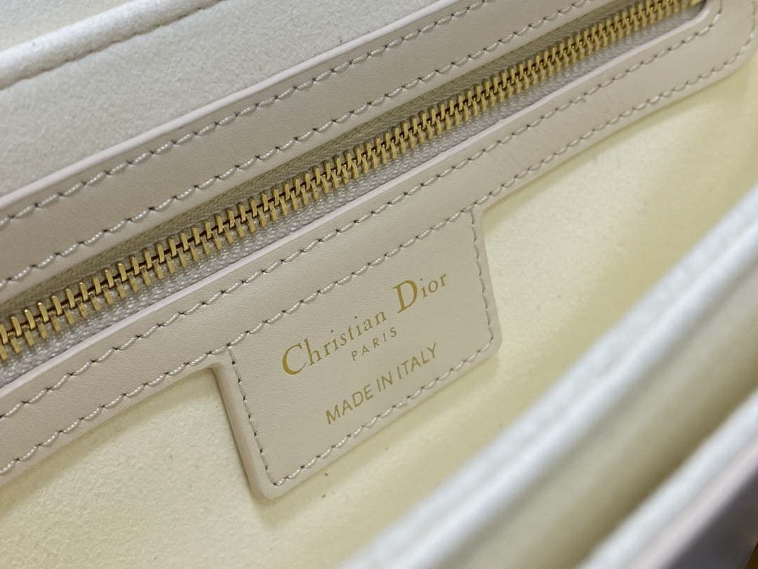 Dior M9260 30 Montaigne Avenue Bag Beige Box Calfskin