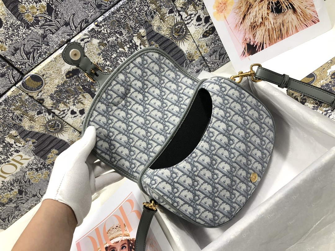 Dior M9317 Dior Bobby Medium Crossbody Bag Oblique Jacquard Light Green
