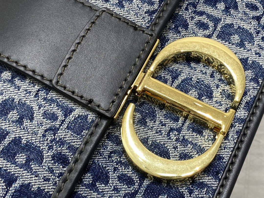 Dior M9334 30 Large Montaigne Bag with Chain Blue Denim Dior Oblique Jacquard M2028