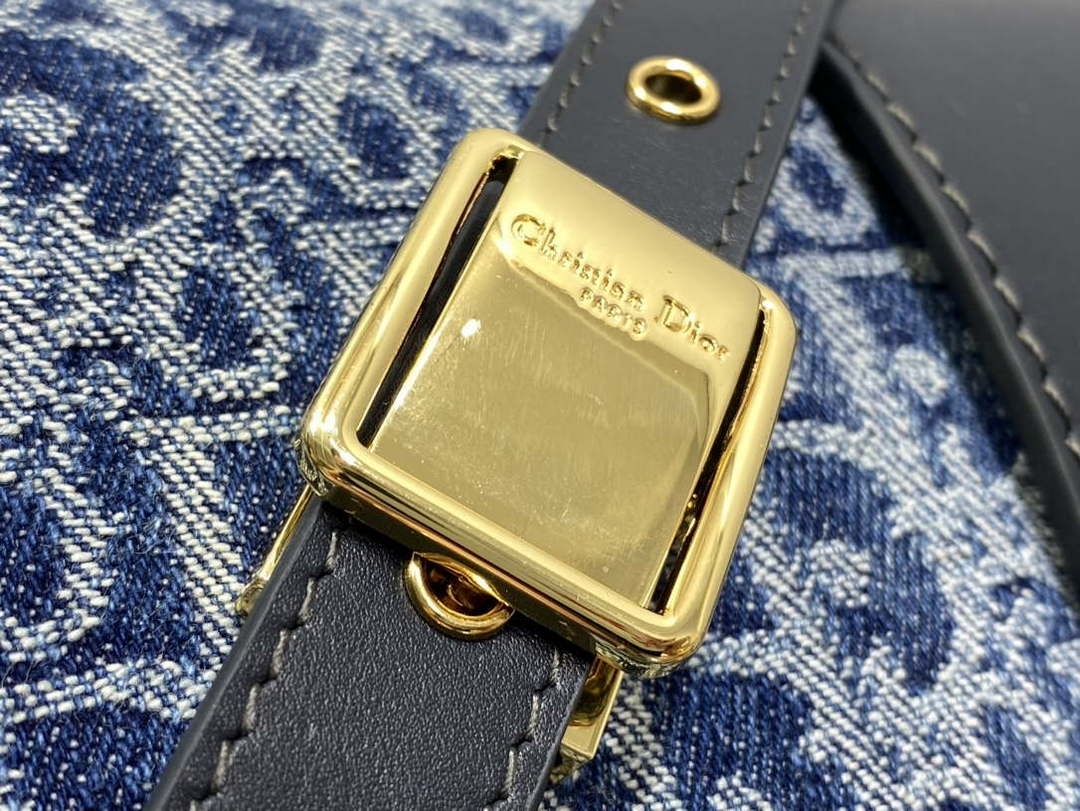 Dior M9334 30 Large Montaigne Bag with Chain Blue Denim Dior Oblique Jacquard M2028