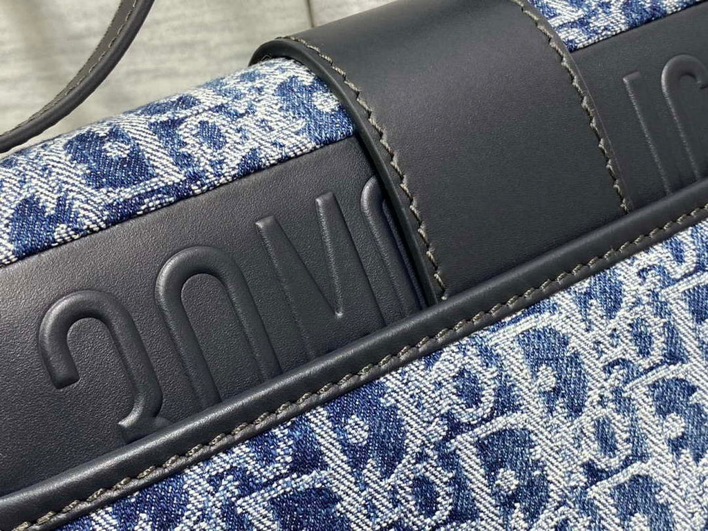 Dior M9334 30 Large Montaigne Bag with Chain Blue Denim Dior Oblique Jacquard M2028