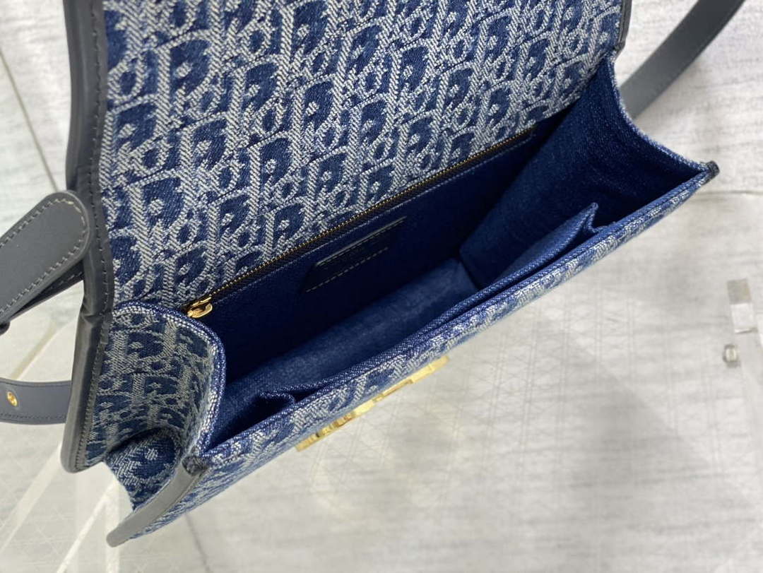 Dior M9334 30 Large Montaigne Bag with Chain Blue Denim Dior Oblique Jacquard M2028