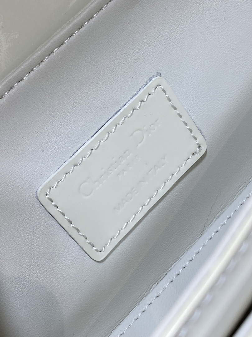 Dior M9370 Small 30 Montaigne Avenue Top Handle Bag Beige Patent leather