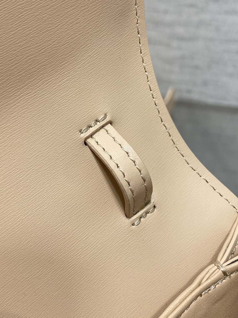 Dior M9371 Medium 30 Montaigne Avenue Top Handle Bag Apricot Ribbed Calfskin