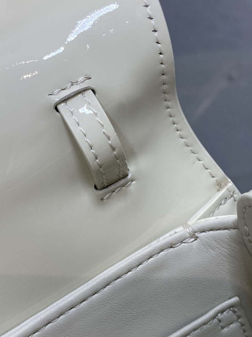 Dior M9371 Medium 30 Montaigne Avenue Top Handle Bag Beige Patent leather