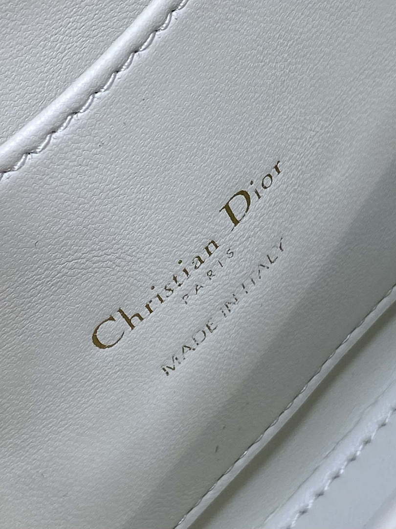 Dior M9371 Medium 30 Montaigne Avenue Top Handle Bag Beige Patent leather