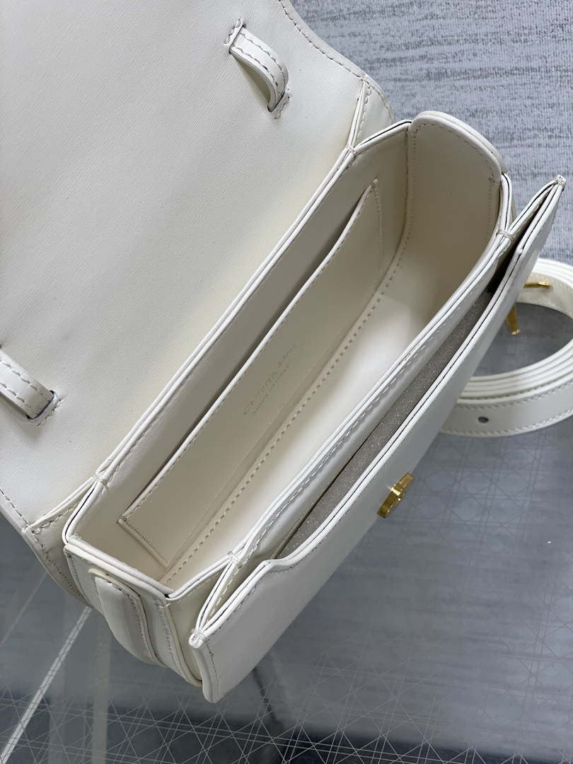 Dior M9371 Medium 30 Montaigne Avenue Top Handle Bag Beige Ribbed Calfskin