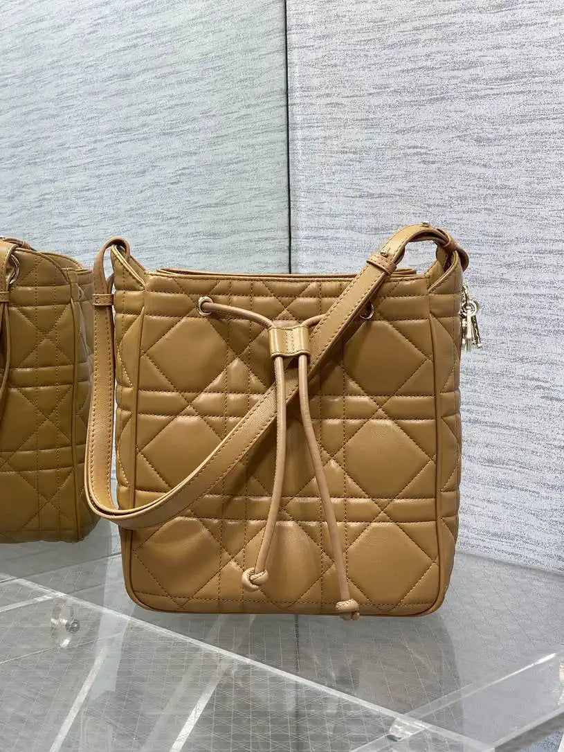 Dior Medium D-Motion Bag M2852 Caramel Macrocannage Lambskin