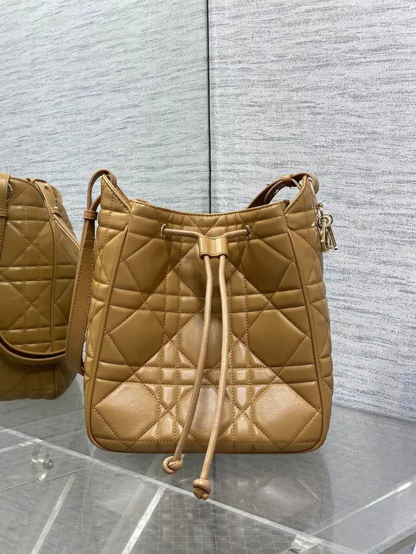 Dior Medium D-Motion Bag M2852 Caramel Macrocannage Lambskin