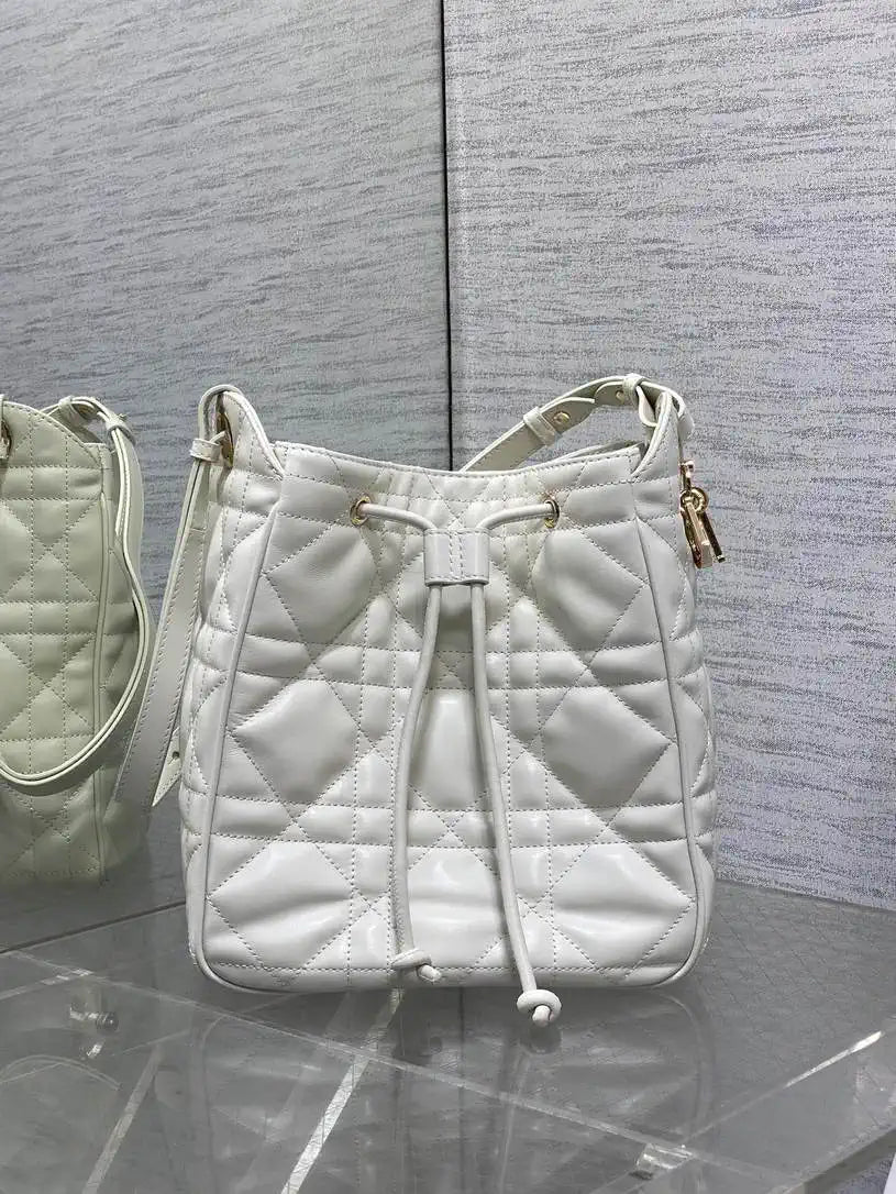 Dior Medium D-Motion Bag M2852 White Macrocannage Lambskin
