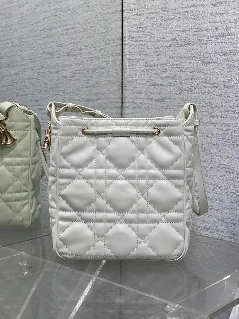 Dior Medium D-Motion Bag M2852 White Macrocannage Lambskin